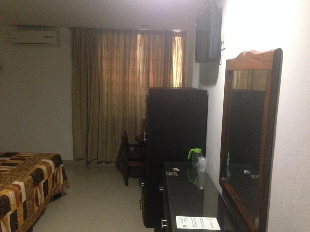 Hotel Plaza Tecomán Habitación foto