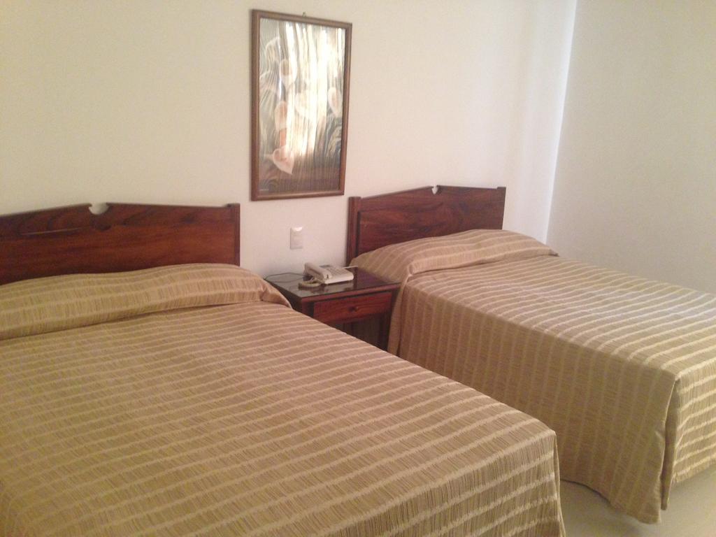 Hotel Plaza Tecomán Habitación foto