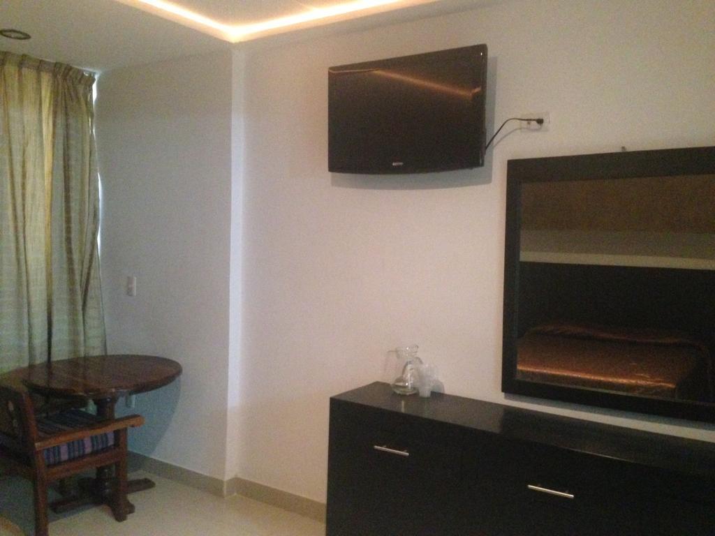 Hotel Plaza Tecomán Habitación foto